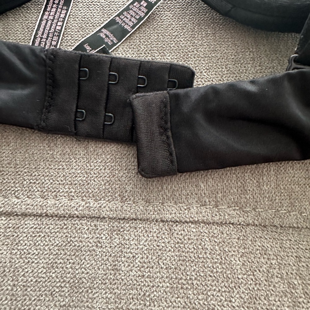 Victoria’s Secret and Pink Bras - Picture 4 of 14